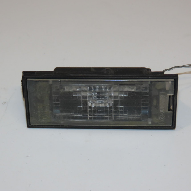 Eclaireur plaque de police g occasion RENAULT CLIO III Phase 2 03-2009->12-2014 1.2i 16v 75ch 8200480127 1