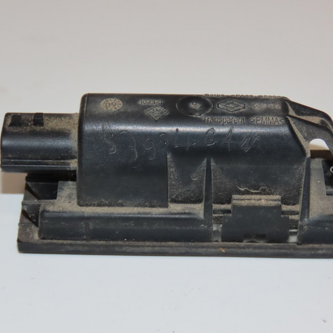 Eclaireur plaque de police g occasion RENAULT CLIO III Phase 2 03-2009->12-2014 1.2i 16v 75ch 8200480127 2