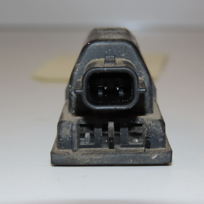 Eclaireur plaque de police g occasion RENAULT CLIO III Phase 2 03-2009->12-2014 1.2i 16v 75ch 8200480127 3