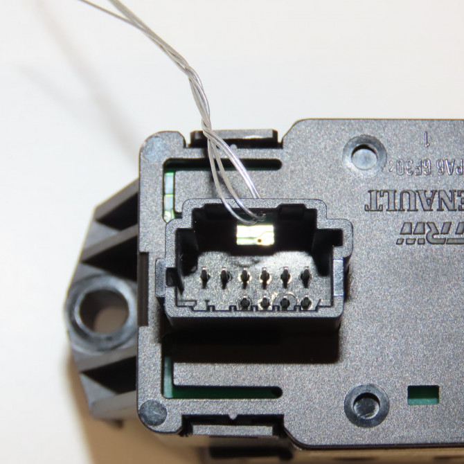 Interrupteur commande de frein a main occasion RENAULT SCENIC III Phase 2 12-2011->03-2013 1.5 DCI 110ch 3