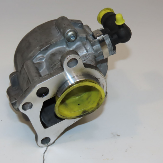 Pompe a vide occasion RENAULT MEGANE II Phase 2 01-2006->06-2009 1.9 DCI 130ch 8200720558 2