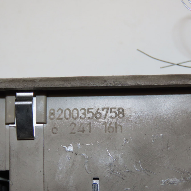 Commande lève-glace porte avant gauche occasion RENAULT CLIO III Phase 1 09-2005->03-2009 1.5 DCI 70ch 8200214945 3