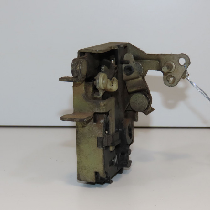 Serrure porte avd occasion PEUGEOT 106 Phase 1 09-1991->04-1996 1.5D 913687 1