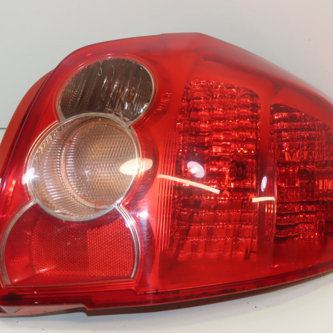 Feu arrière droit occasion TOYOTA AURIS I Phase 1 03-2007->03-2010 126 D-4D 8155102400 1