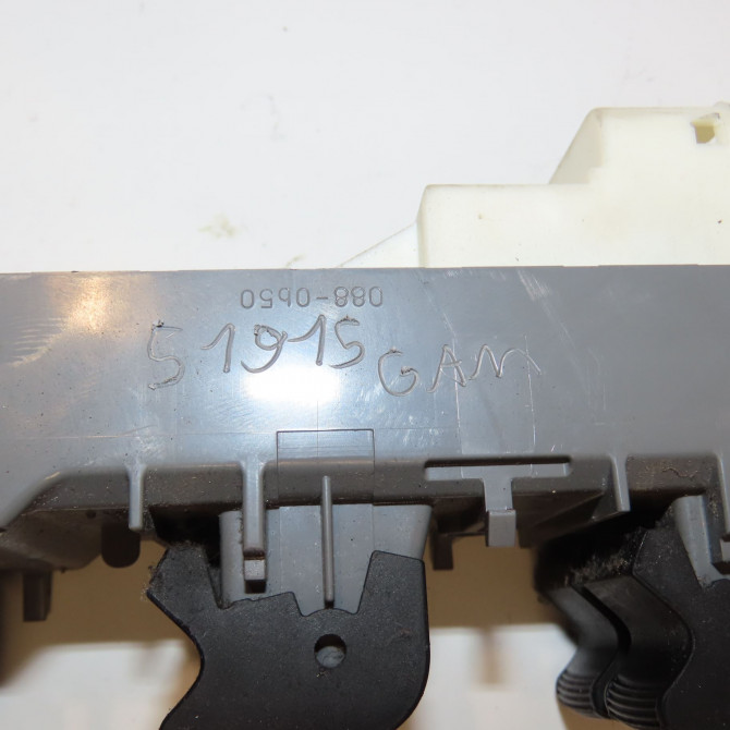 Commande lève-glace porte avant gauche occasion TOYOTA YARIS III Phase 2 06-2014->... 1.5i 100ch hybride 8482002320 4