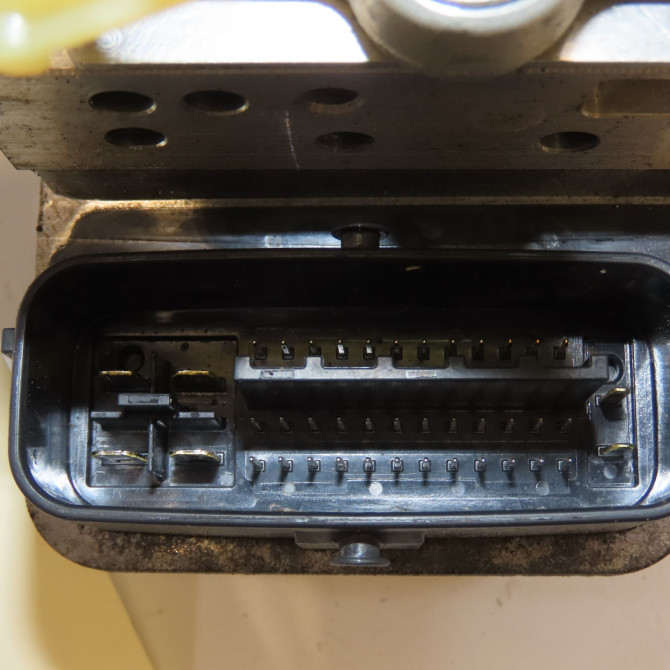 Unité hydraulique ABS occasion TOYOTA YARIS III Phase 2 06-2014->... 1.5i 100ch hybride 5