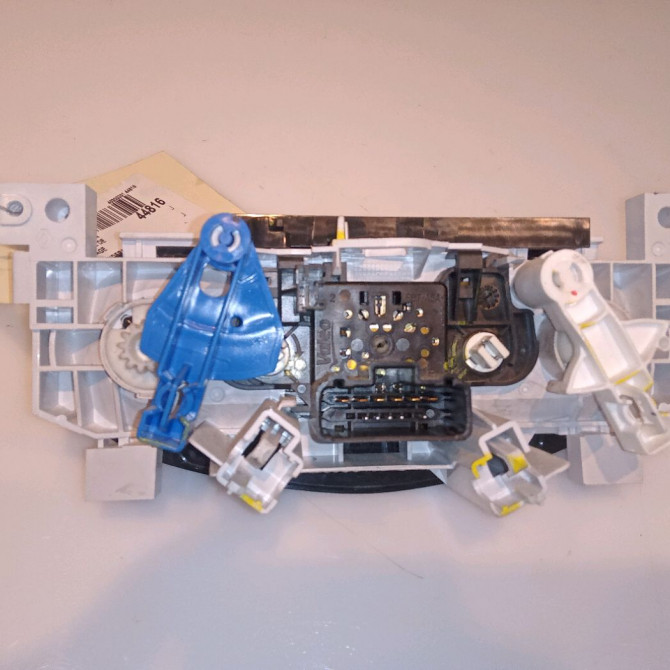 Commande de chauffage occasion DACIA SANDERO I 275101924R 2