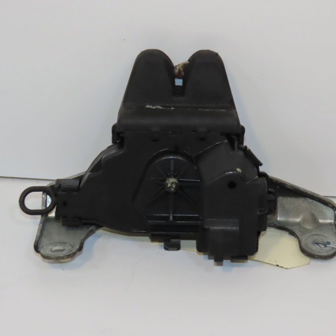 Serrure coffre arrière occasion  2057500600 2