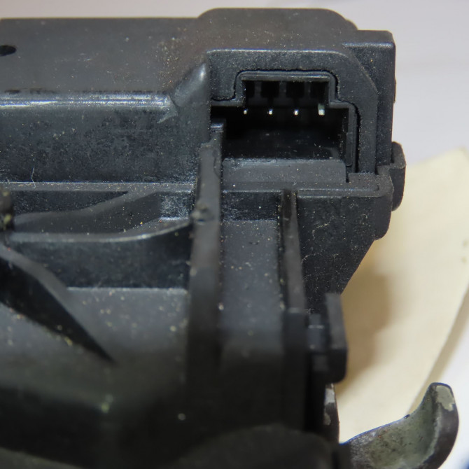 Serrure coffre arrière occasion  2057500600 3