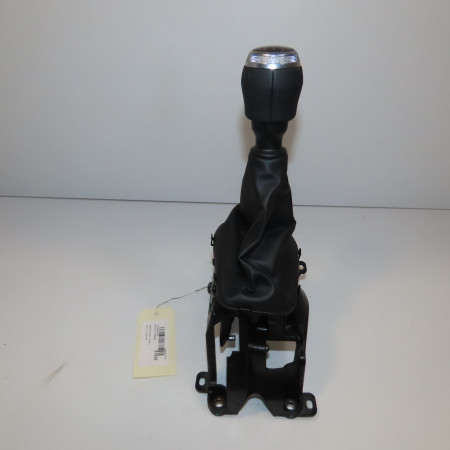 <span class="tt">Levier de vitesses occasion  </span><span class="designation"> </span>