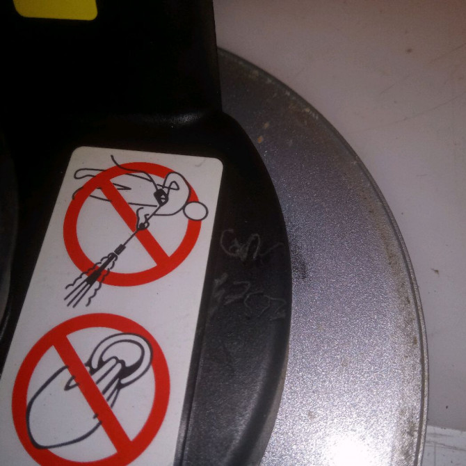 Volet de trappe carburant occasion CITROEN C4 II Phase 1 10-2010->01-2015 1.6 HDI 115ch 1517J1 4