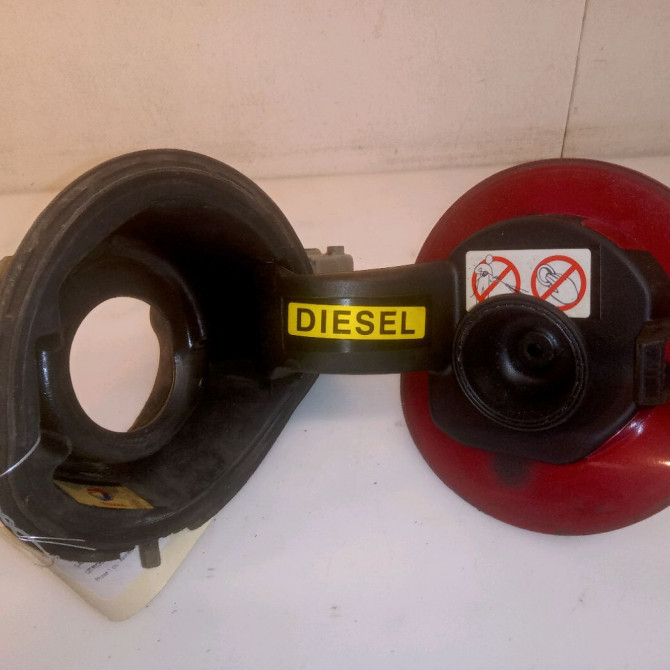 Volet de trappe carburant occasion CITROEN C4 II Phase 1 10-2010->01-2015 1.6 HDI 115ch 1517J1 2