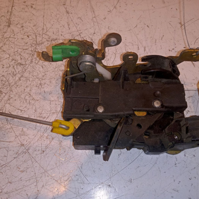 Serrure porte avd occasion RENAULT TWINGO I Phase 3 08-2000->06-2007 1.2i 8v 60ch 7701058531 2