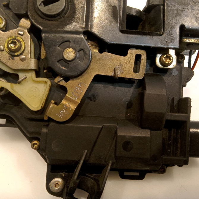 Serrure porte ard occasion VOLKSWAGEN GOLF IV GOLF IV Phase 1 1998-01-01->2005-06-30 1.9 TDI 90ch 3B4839016A 3