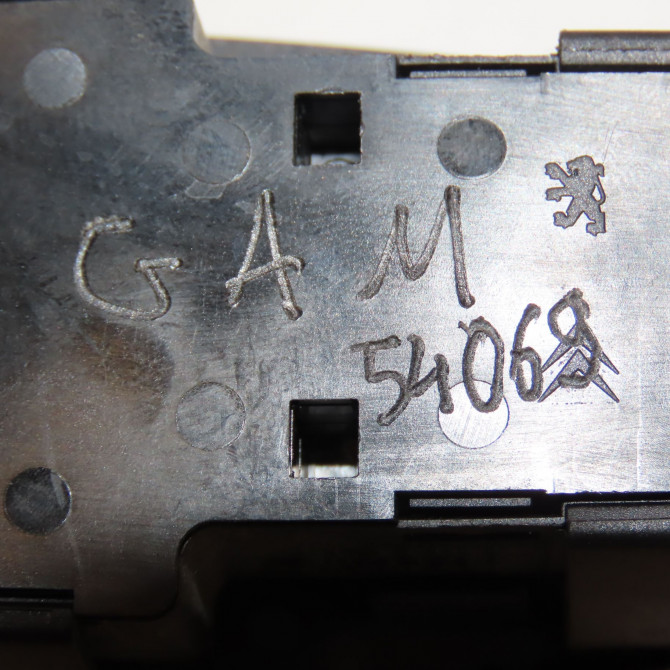 Commande lève-glace porte avant gauche occasion CITROEN C4 PICASSO I Phase 1 04-1995->04-1999 2.0 HDI 138ch 6554YC 4