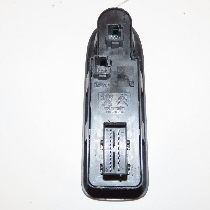 Commande lève-glace porte avant gauche occasion PEUGEOT 308 I Phase 1 04-1995->04-1999 1.6 e-HDi 112ch 649028 2