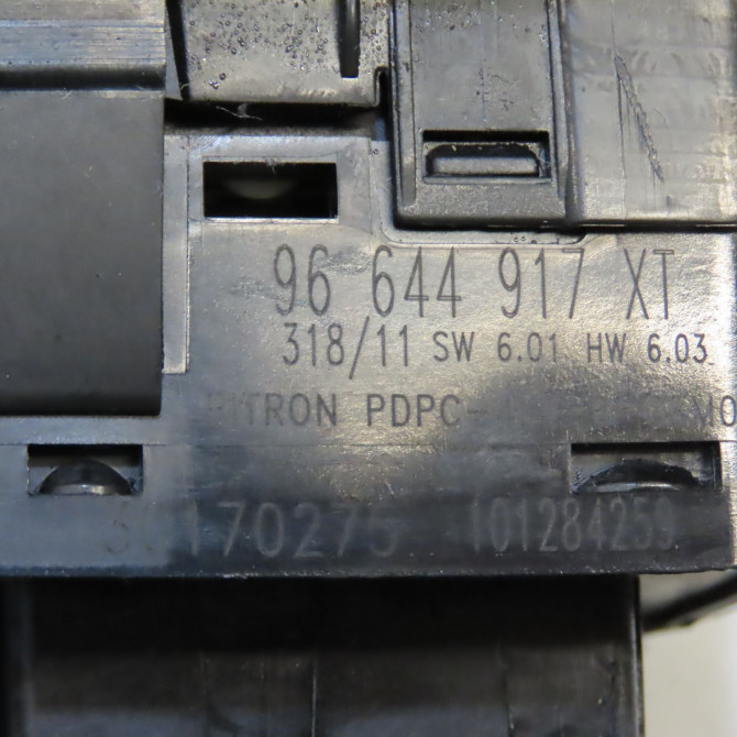 Commande lève-glace porte avant gauche occasion PEUGEOT 308 I Phase 1 04-1995->04-1999 1.6 e-HDi 112ch 649028 5