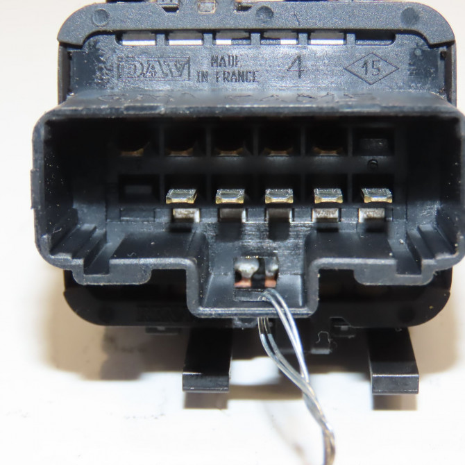 Commande leve-glace porte arrière droite occasion RENAULT CLIO II Phase 2 06-2001->07-2006 1.5 DCI 80ch 8200060045 2