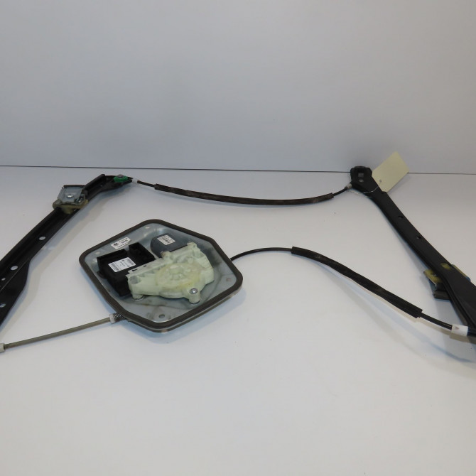 Mecanisme+moteur leve-glace avg occasion VOLKSWAGEN GOLF PLUS Phase 1 04-1995->04-1999 1.6 TDI 105ch 5M0837461 2