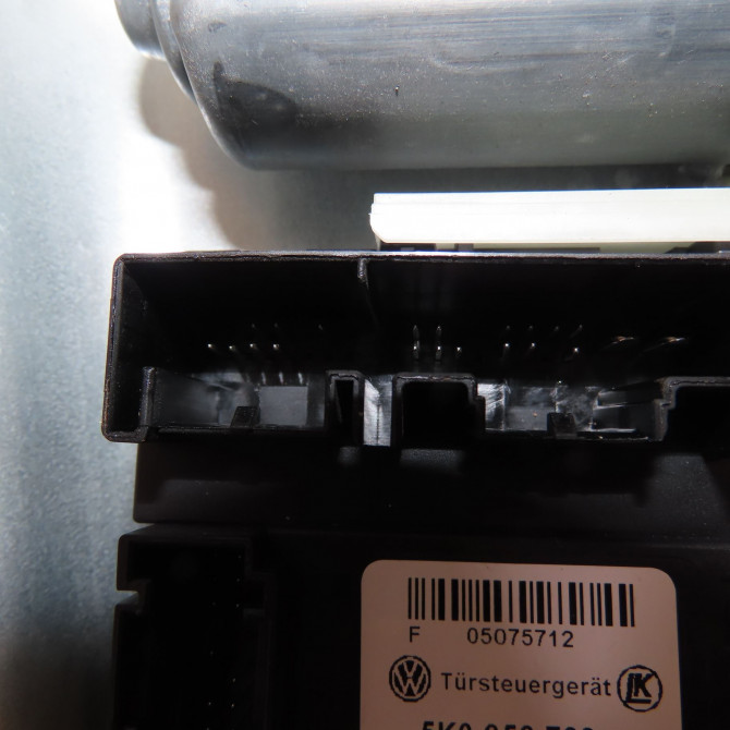 Mecanisme+moteur leve-glace avg occasion VOLKSWAGEN GOLF PLUS Phase 1 04-1995->04-1999 1.6 TDI 105ch 5M0837461 3