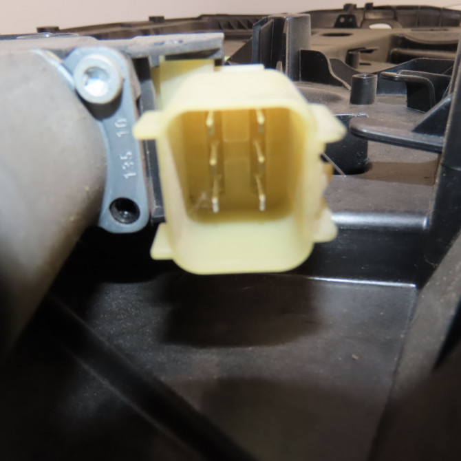 Mecanisme+moteur leve-glace avg occasion FORD FIESTA V Phase 1 09-2002->10-2005 1.3i 1836010 3