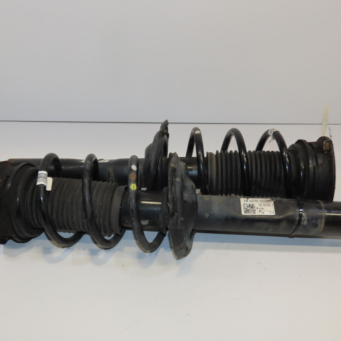 Amortisseur avant droit occasion SEAT ATECA Phase 1 06-2016->... 5Q3413031H 1