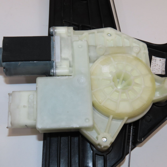 Mecanisme+moteur leve-glace avg occasion  807216723R 3