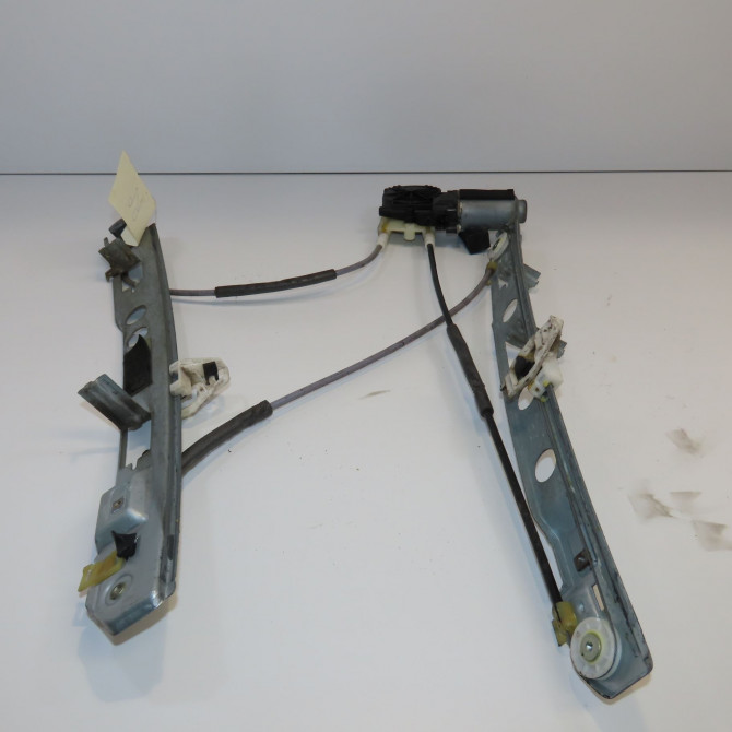 Mecanisme + moteur lève-glace avant droit occasion RENAULT MEGANE II Phase 2 01-2006->06-2009 1.6i 16v 110ch 8200075938 2