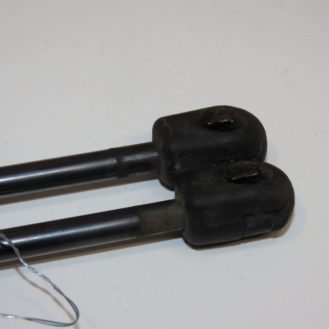 Verin droit hayon occasion RENAULT MEGANE II Phase 2 01-2006->06-2009 1.6i 16v 110ch 8200051750 2