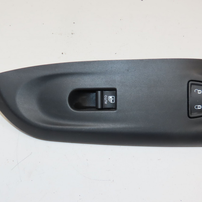 Commande lève-glace porte avant droite occasion FIAT 500X Phase 1 11-2014->... 735603932 1
