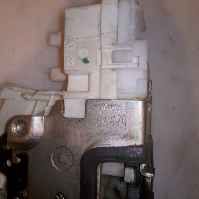 Serrure porte avd occasion MERCEDES CLASSE A II Phase 1 12-2004->04-2008 A 180 CDI 1697204235 5