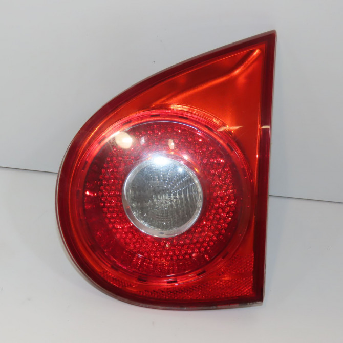 Feu arrière intérieur droit occasion VOLKSWAGEN GOLF V Phase 1 11-2003->10-2008 1.9 TDI 105ch 1K6945094E 1