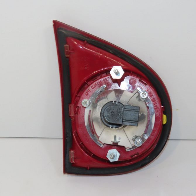 Feu arrière intérieur droit occasion VOLKSWAGEN GOLF V Phase 1 11-2003->10-2008 1.9 TDI 105ch 1K6945094E 2