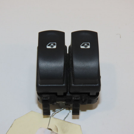 Commande lève-glace porte avant gauche occasion RENAULT TWINGO II Phase 1 06-2007->11-2011 1.2i 16v 75ch 8200214939