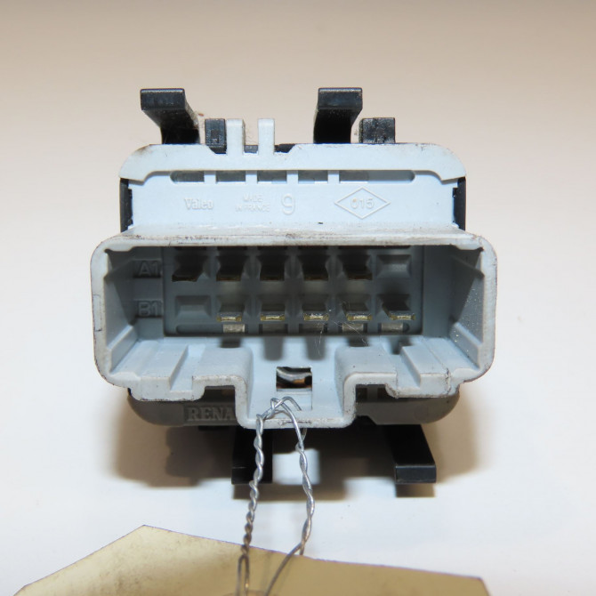 Commande lève-glace porte avant gauche occasion RENAULT TWINGO II Phase 1 06-2007->11-2011 1.2i 16v 75ch 8200214939 2