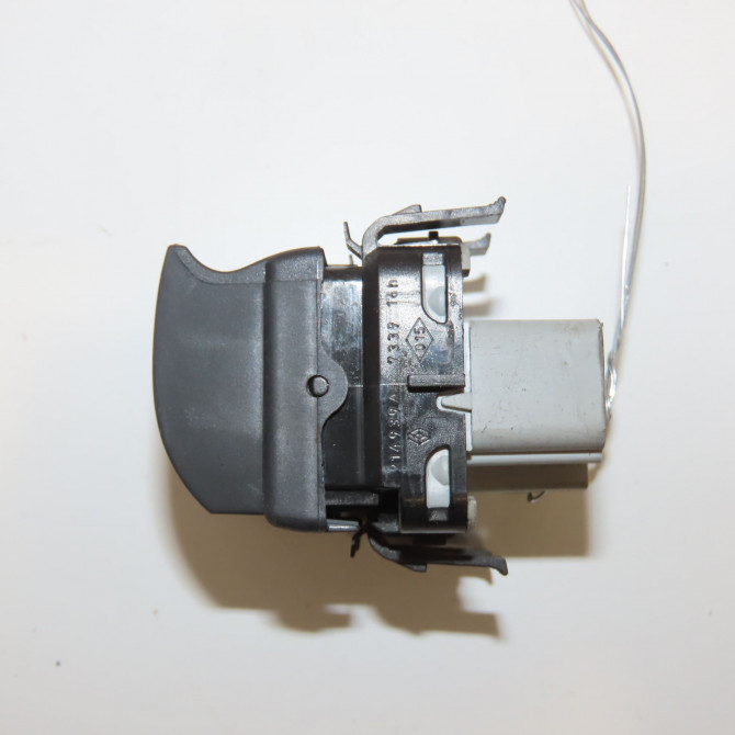Commande lève-glace porte avant gauche occasion RENAULT TWINGO II Phase 1 06-2007->11-2011 1.2i 60ch 8200214939 2