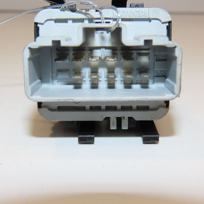 Commande lève-glace porte avant gauche occasion RENAULT TWINGO II Phase 1 06-2007->11-2011 1.2i 60ch 8200214939 3