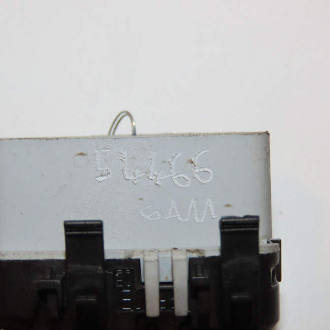 Commande lève-glace porte avant gauche occasion RENAULT TWINGO II Phase 1 06-2007->11-2011 1.2i 60ch 8200214939 4