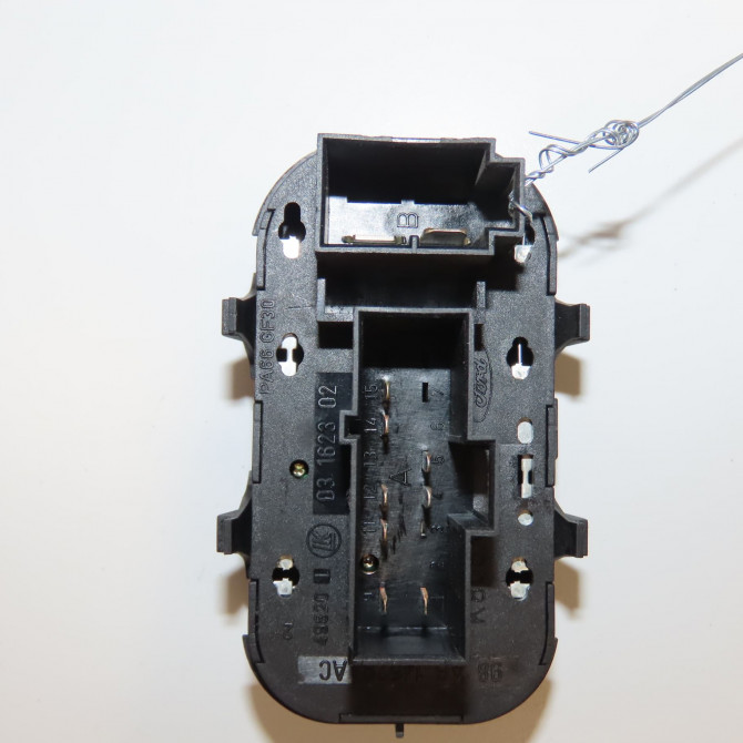 Commande lève-glace porte avant droite occasion FORD FOCUS I Phase 1 10-1998->09-2004 1.4i 1091485 2