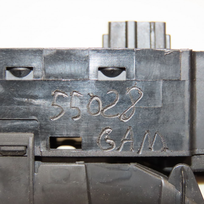 Commande lève-glace porte avant gauche occasion CITROEN C5 II Phase 1 04-1995->04-1999 2.0 HDI 140ch 6490Y3 6