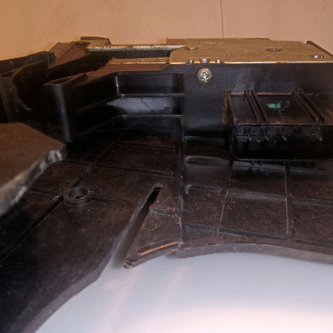 Serrure porte avd occasion FORD FIESTA V Phase 1 09-2002->10-2005 1.4 TDCI 1372465 3