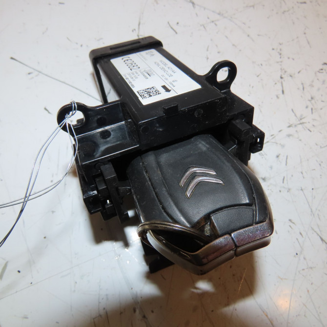 Lecteur de carte occasion CITROEN C4 PICASSO II Phase 1 04-2013->... 1.6 e-HDi 8v 115ch 9800630080 1