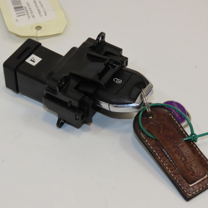 Lecteur de carte occasion CITROEN C4 PICASSO II Phase 1 04-2013->... 1.6 e-HDi 8v 115ch 9800630080 1