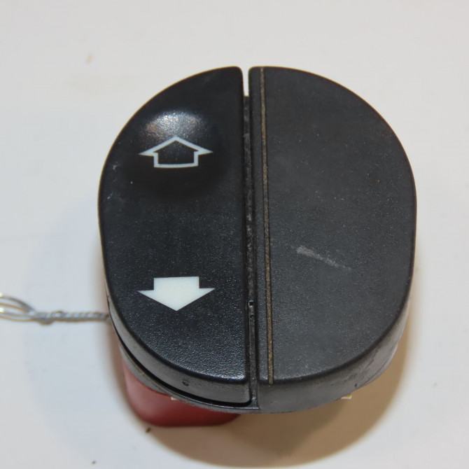 Commande lève-glace porte avant droite occasion FORD FIESTA V Phase 1 09-2002->10-2005 1.4 TDCI 1107243 1
