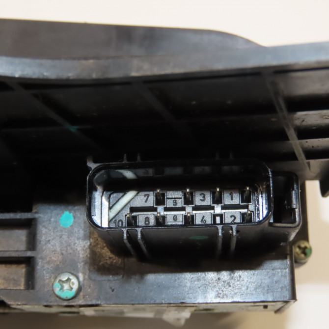 Serrure porte avg occasion FORD FIESTA V Phase 2 10-2005->10-2008 1.6 TDCI 1372467 4