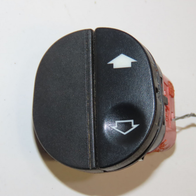 Commande lève-glace porte avant droite occasion FORD FIESTA V Phase 2 10-2005->10-2008 1.6 TDCI 1107243 1
