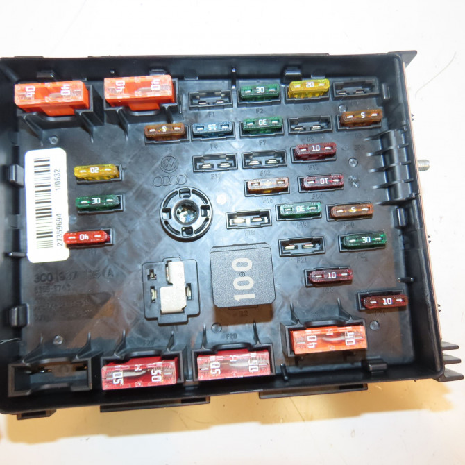 Platine fusible av occasion VOLKSWAGEN PASSAT VI Phase 1 CC 11-2011->12-2017 3C1941823 1