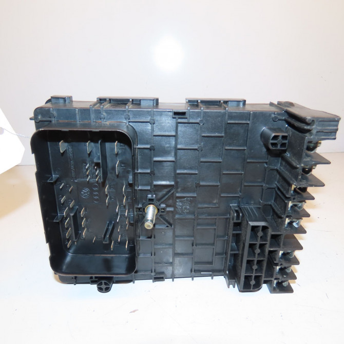 Platine fusible av occasion VOLKSWAGEN PASSAT VI Phase 1 CC 11-2011->12-2017 3C1941823 2