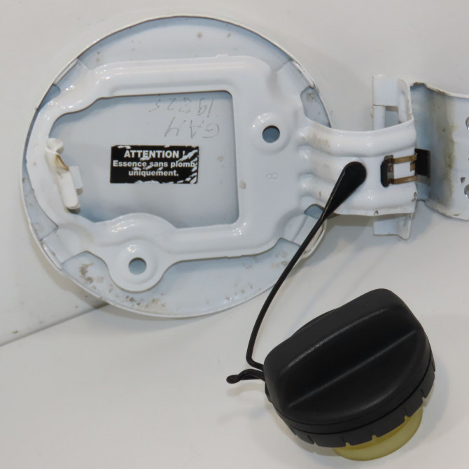 Volet de trappe carburant occasion TOYOTA YARIS III Phase 2 06-2014->... 1.5 100ch 773500D080 2