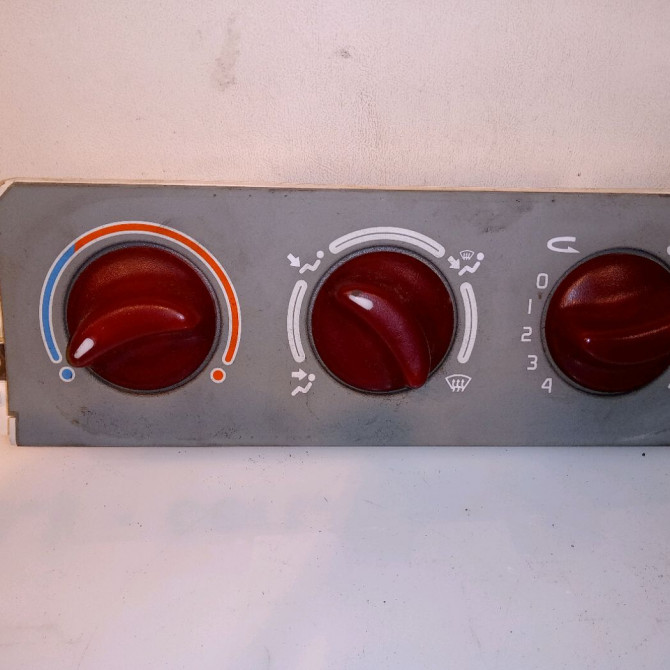 Commande de chauffage occasion RENAULT TWINGO I Phase 3 08-2000->06-2007 1.2i 7701049963 1